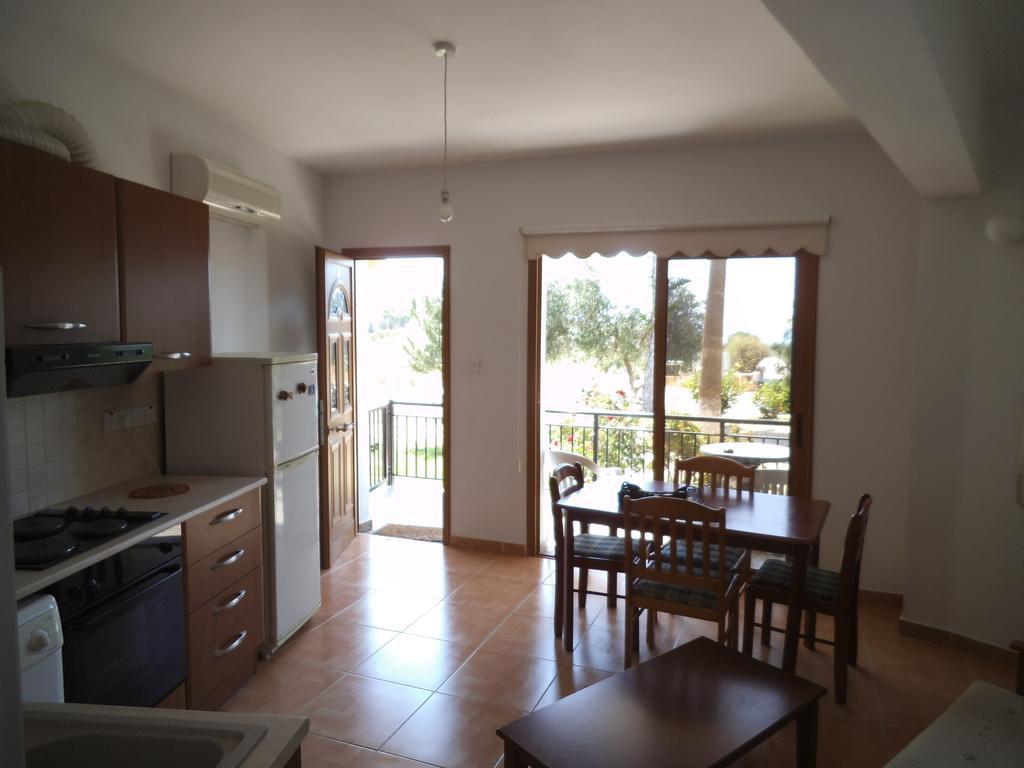 Yialos Apartments Pissouri Quarto foto