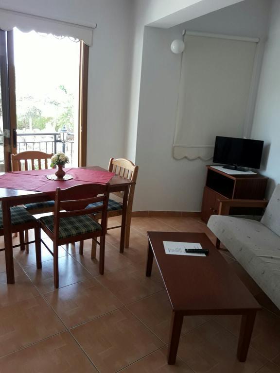 Yialos Apartments Pissouri Exterior foto